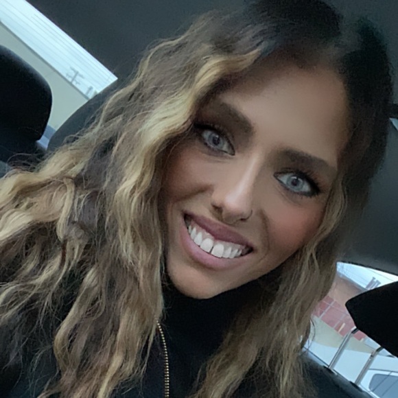 Meet your Posher! ๐ซ - Picture 4 of 9